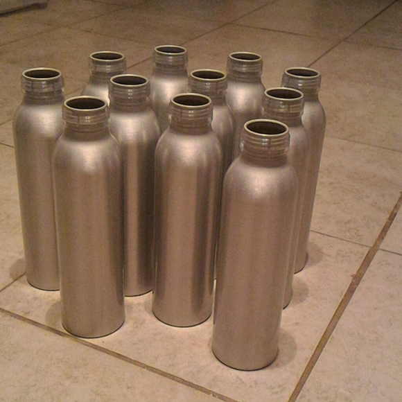 *Lot of containers - Picture 1 of 5